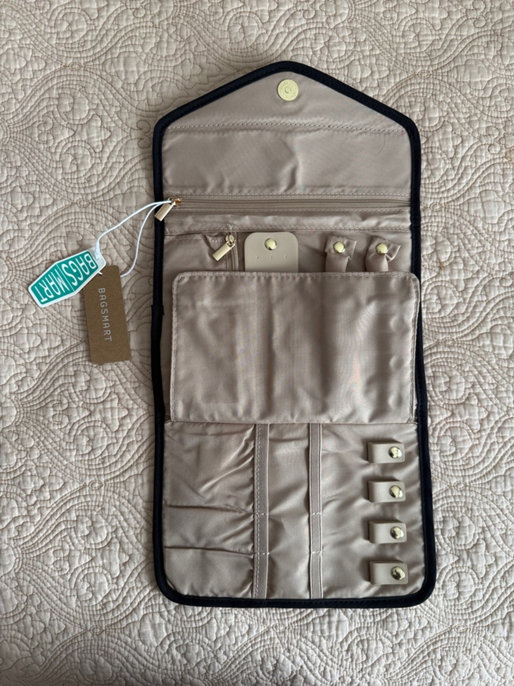 BAGSMART Black Quilted Jewelry Organizer Travel Case - Picture 4 of 5